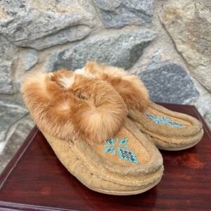Rabbit fur trimmed beads mocasin shoes